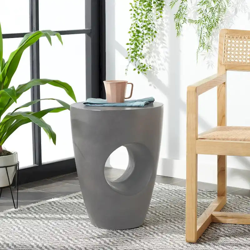 SAFAVIEH Hadil Concrete Indoor/ Outdoor Accent Table - 14.1 x 14.1 x 17.7 - 14Wx14Dx18H